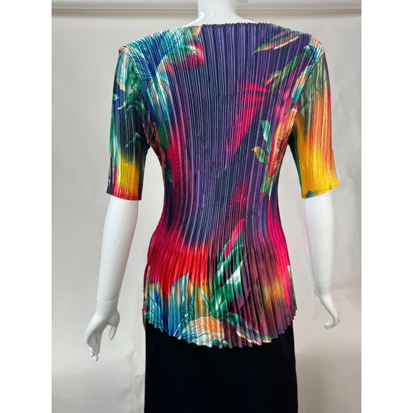Vibrant Mini Pleats Top With V-Neck & Short Sleeves - Picture 6 of 16